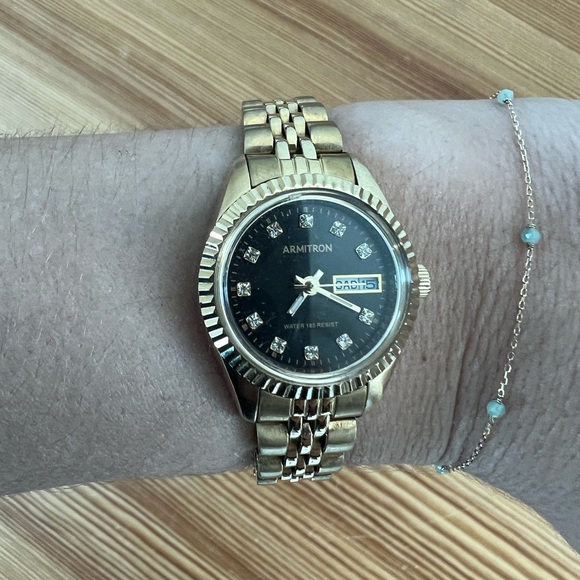 Gold Watch - Picture 4 of 5